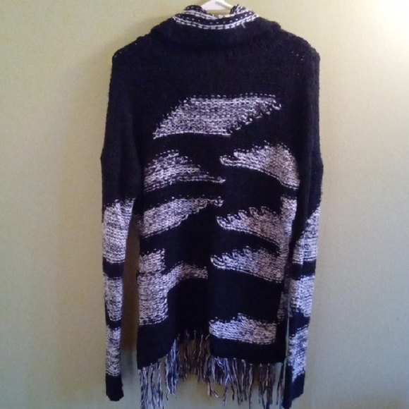 Womans M VENUS Black and White Turtleneck Sweater with Fringe Cableknit Boho - Picture 4 of 4